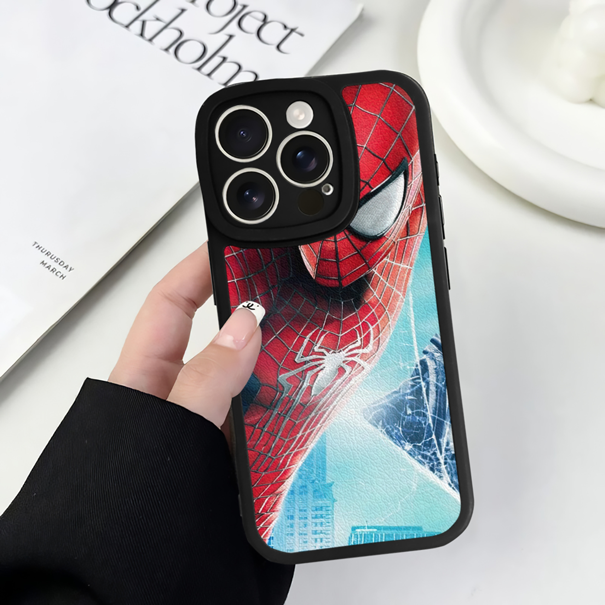 （画像用） Spider Man スパイダーマン 【iPhone 16シリーズ対応】シリコンスマホケース（レザー調） 材質：シリコン